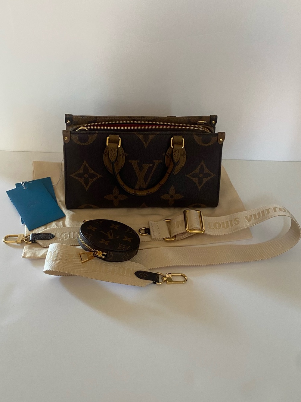 Louis Vuitton east west onthego